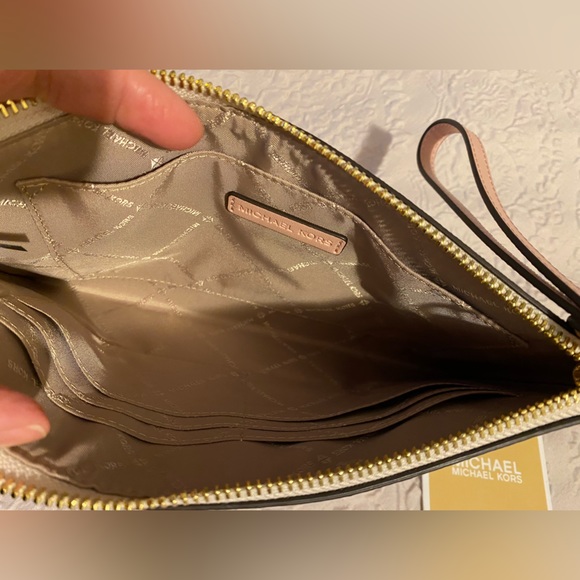 NWT Michael Kors Large Jet Set Wrislet - Picture 6 of 8